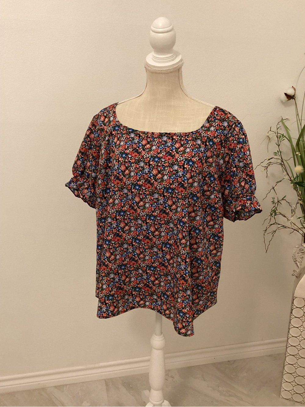 SHEIN Red and Blue Floral Square Neck Short Sleeve Blouse